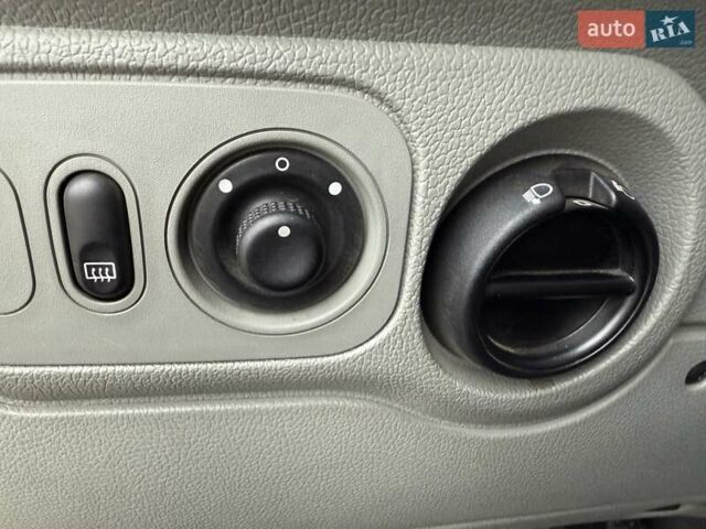 Красный Рено Кенгу, объемом двигателя 1.6 л и пробегом 171 тыс. км за 5900 $, фото 19 на Automoto.ua