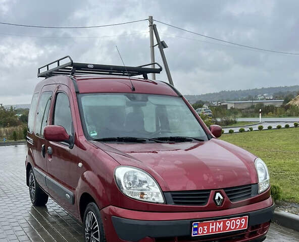 Красный Рено Кенгу, объемом двигателя 1.6 л и пробегом 120 тыс. км за 5900 $, фото 1 на Automoto.ua