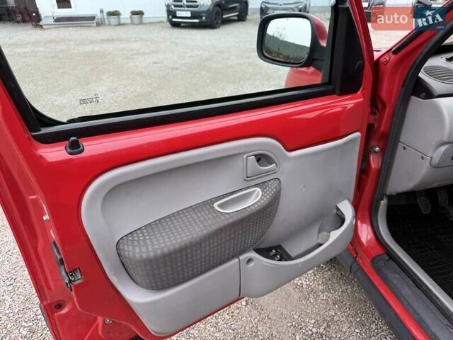 Красный Рено Кенгу, объемом двигателя 1.6 л и пробегом 171 тыс. км за 5900 $, фото 5 на Automoto.ua