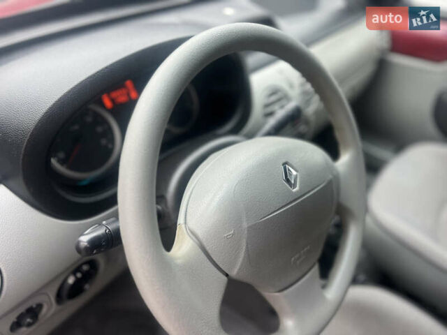 Красный Рено Кенгу, объемом двигателя 1.4 л и пробегом 155 тыс. км за 3350 $, фото 29 на Automoto.ua