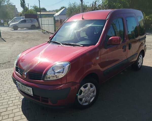 Красный Рено Кенгу, объемом двигателя 1.6 л и пробегом 228 тыс. км за 5500 $, фото 1 на Automoto.ua