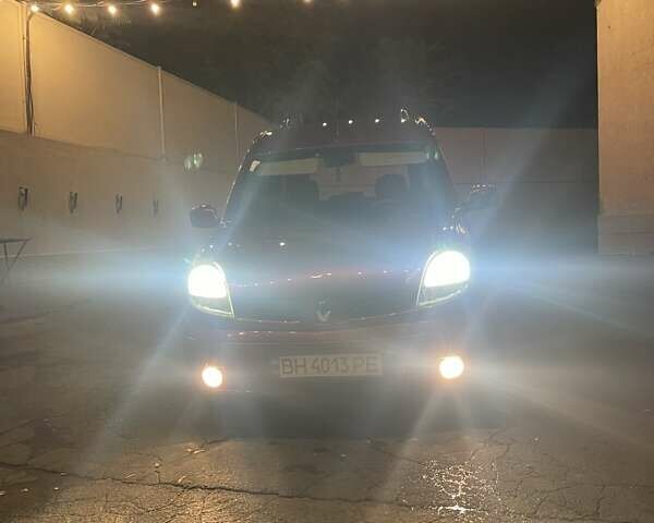 Красный Рено Кенгу, объемом двигателя 1.6 л и пробегом 220 тыс. км за 5500 $, фото 18 на Automoto.ua