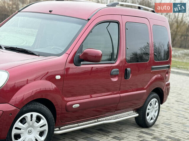Красный Рено Кенгу, объемом двигателя 1.6 л и пробегом 205 тыс. км за 5750 $, фото 42 на Automoto.ua