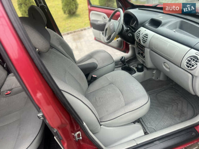 Красный Рено Кенгу, объемом двигателя 1.4 л и пробегом 155 тыс. км за 3350 $, фото 37 на Automoto.ua