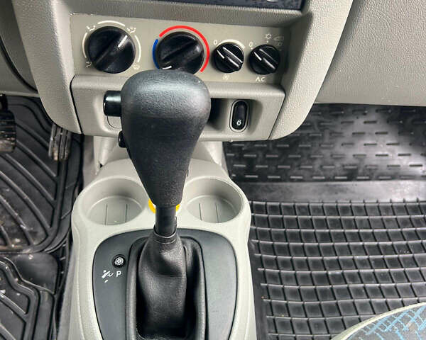 Красный Рено Кенгу, объемом двигателя 1.6 л и пробегом 120 тыс. км за 5900 $, фото 21 на Automoto.ua