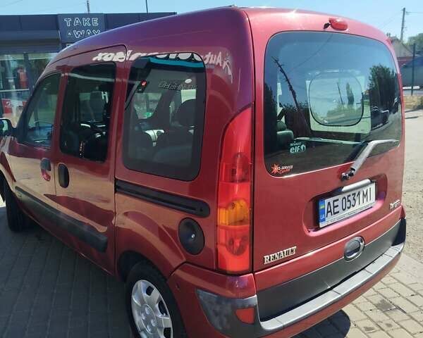 Красный Рено Кенгу, объемом двигателя 1.6 л и пробегом 228 тыс. км за 5500 $, фото 4 на Automoto.ua
