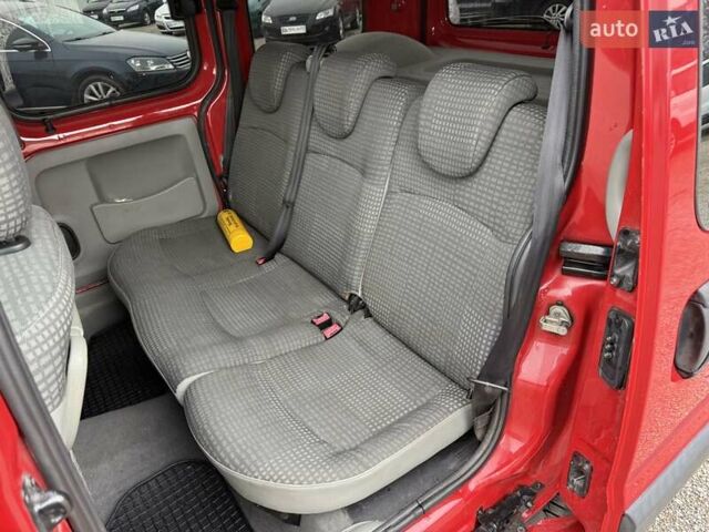 Красный Рено Кенгу, объемом двигателя 1.6 л и пробегом 171 тыс. км за 5900 $, фото 9 на Automoto.ua