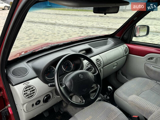 Красный Рено Кенгу, объемом двигателя 1.6 л и пробегом 205 тыс. км за 5750 $, фото 48 на Automoto.ua