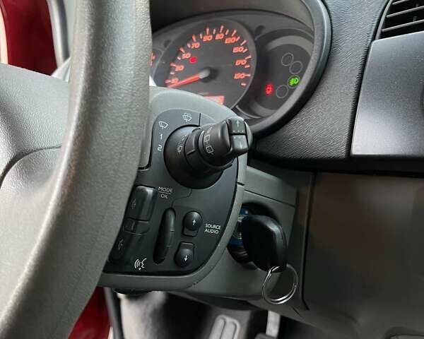 Красный Рено Кенгу, объемом двигателя 1.46 л и пробегом 230 тыс. км за 6650 $, фото 33 на Automoto.ua
