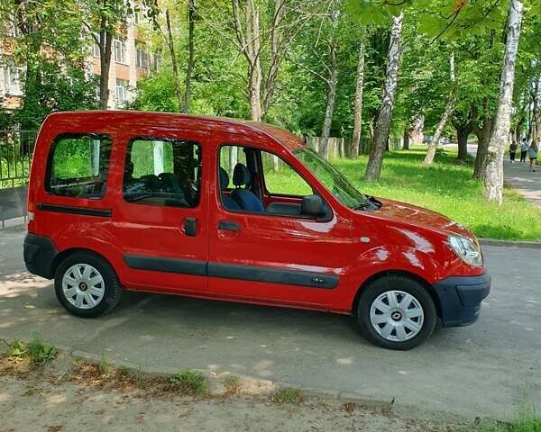 Красный Рено Кенгу, объемом двигателя 1.2 л и пробегом 265 тыс. км за 5500 $, фото 3 на Automoto.ua