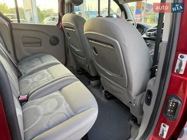 Красный Рено Кенгу, объемом двигателя 1.6 л и пробегом 263 тыс. км за 6800 $, фото 13 на Automoto.ua