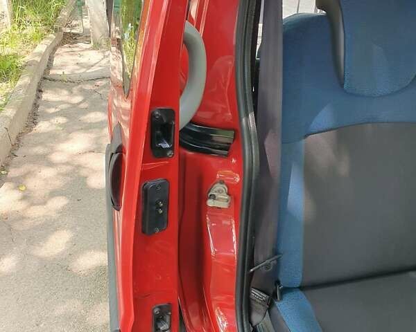Красный Рено Кенгу, объемом двигателя 1.2 л и пробегом 265 тыс. км за 5500 $, фото 19 на Automoto.ua