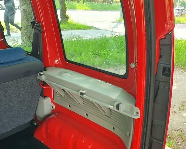 Красный Рено Кенгу, объемом двигателя 1.2 л и пробегом 265 тыс. км за 5500 $, фото 52 на Automoto.ua