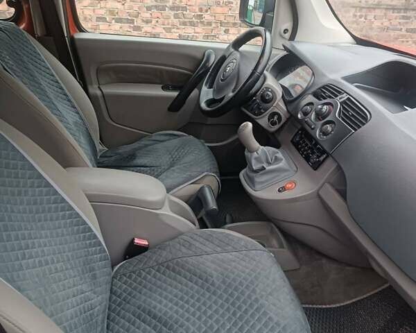 Красный Рено Кенгу, объемом двигателя 1.6 л и пробегом 239 тыс. км за 7000 $, фото 4 на Automoto.ua