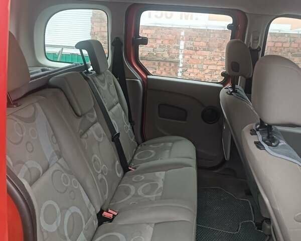 Красный Рено Кенгу, объемом двигателя 1.6 л и пробегом 239 тыс. км за 7000 $, фото 5 на Automoto.ua