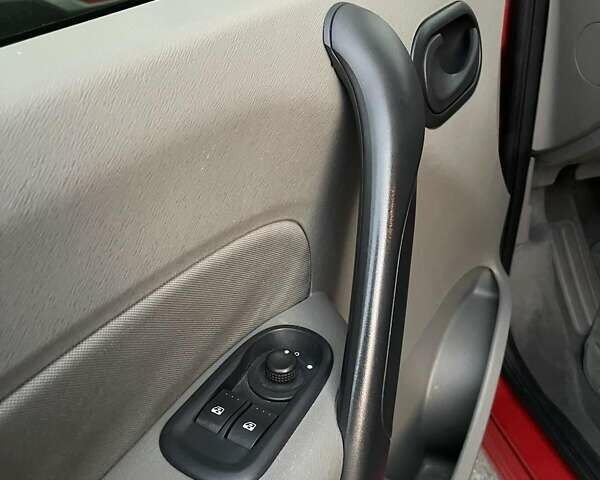 Красный Рено Кенгу, объемом двигателя 1.46 л и пробегом 230 тыс. км за 6650 $, фото 36 на Automoto.ua