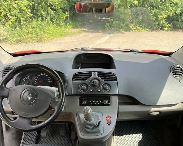 Червоний Рено Кєнгу, об'ємом двигуна 1.6 л та пробігом 239 тис. км за 6700 $, фото 9 на Automoto.ua