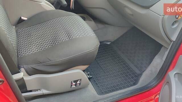 Красный Рено Кенгу, объемом двигателя 1.5 л и пробегом 290 тыс. км за 8150 $, фото 18 на Automoto.ua