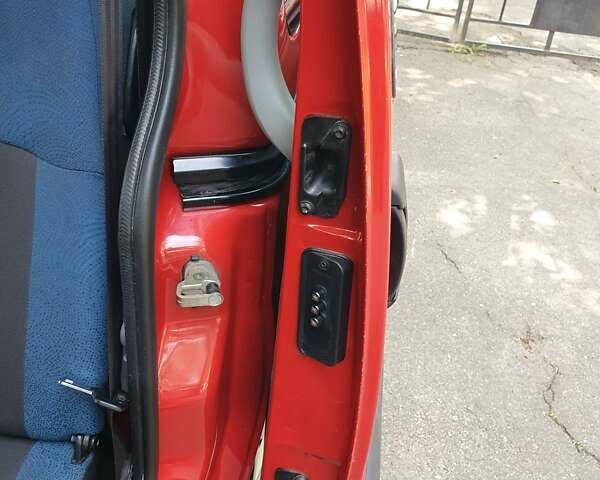 Красный Рено Кенгу, объемом двигателя 1.2 л и пробегом 265 тыс. км за 5500 $, фото 28 на Automoto.ua