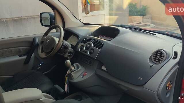 Красный Рено Кенгу, объемом двигателя 1.5 л и пробегом 290 тыс. км за 8150 $, фото 17 на Automoto.ua