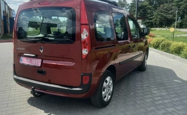 Красный Рено Кенгу, объемом двигателя 1.6 л и пробегом 197 тыс. км за 7650 $, фото 1 на Automoto.ua