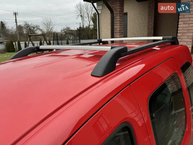 Красный Рено Кенгу, объемом двигателя 1.6 л и пробегом 219 тыс. км за 7350 $, фото 42 на Automoto.ua
