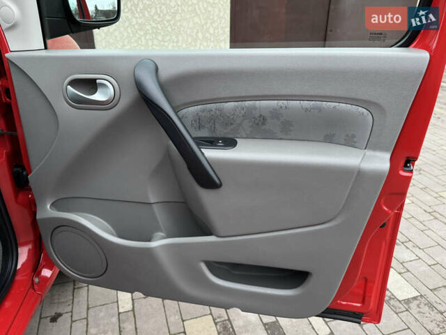 Красный Рено Кенгу, объемом двигателя 1.6 л и пробегом 219 тыс. км за 7350 $, фото 52 на Automoto.ua