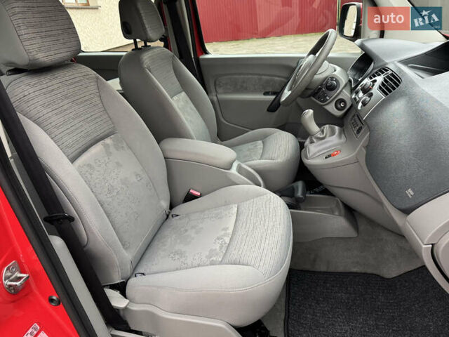 Красный Рено Кенгу, объемом двигателя 1.6 л и пробегом 219 тыс. км за 7350 $, фото 56 на Automoto.ua
