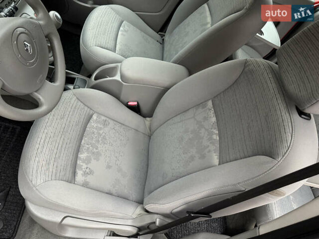 Красный Рено Кенгу, объемом двигателя 1.6 л и пробегом 219 тыс. км за 7350 $, фото 49 на Automoto.ua