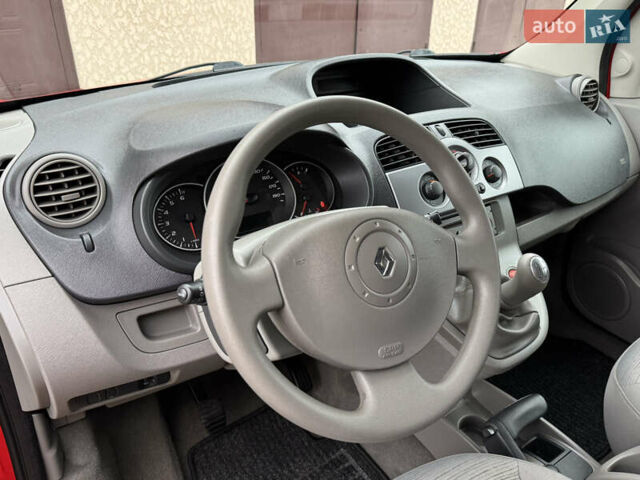 Красный Рено Кенгу, объемом двигателя 1.6 л и пробегом 219 тыс. км за 7350 $, фото 46 на Automoto.ua