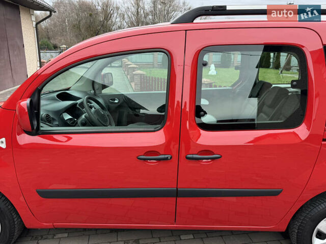 Красный Рено Кенгу, объемом двигателя 1.6 л и пробегом 219 тыс. км за 7350 $, фото 28 на Automoto.ua