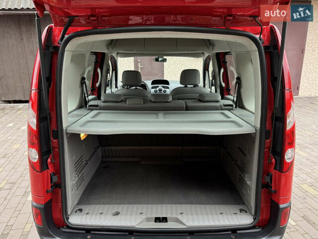 Красный Рено Кенгу, объемом двигателя 1.6 л и пробегом 219 тыс. км за 7350 $, фото 66 на Automoto.ua