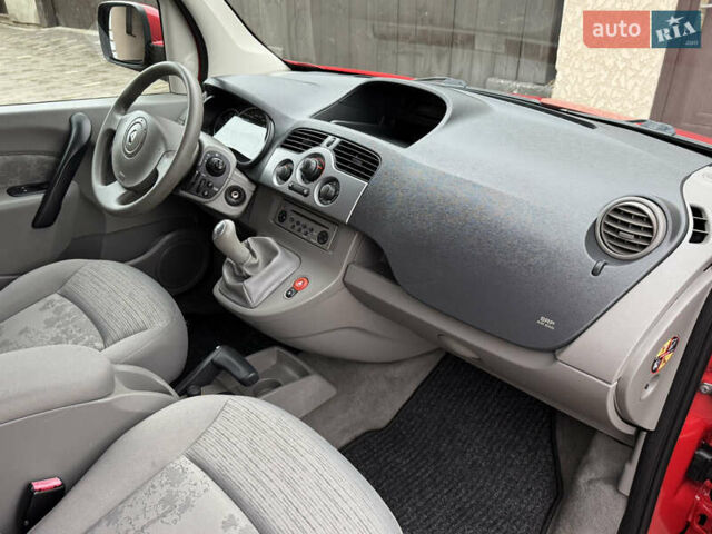 Красный Рено Кенгу, объемом двигателя 1.6 л и пробегом 219 тыс. км за 7350 $, фото 53 на Automoto.ua