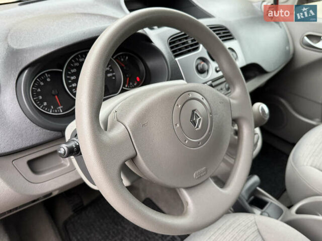 Красный Рено Кенгу, объемом двигателя 1.6 л и пробегом 219 тыс. км за 7350 $, фото 47 на Automoto.ua