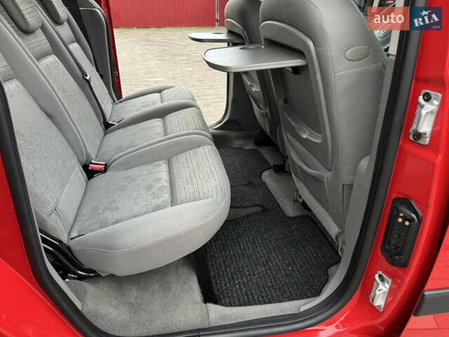 Красный Рено Кенгу, объемом двигателя 1.6 л и пробегом 219 тыс. км за 7350 $, фото 59 на Automoto.ua