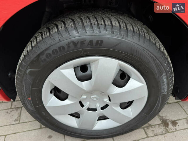 Красный Рено Кенгу, объемом двигателя 1.6 л и пробегом 219 тыс. км за 7350 $, фото 78 на Automoto.ua