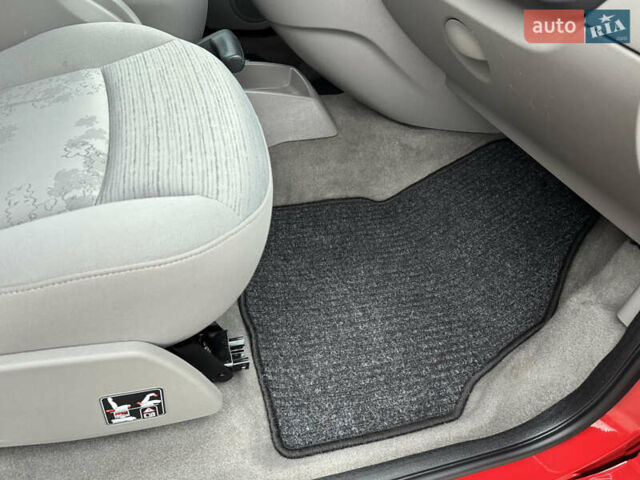 Красный Рено Кенгу, объемом двигателя 1.6 л и пробегом 219 тыс. км за 7350 $, фото 57 на Automoto.ua