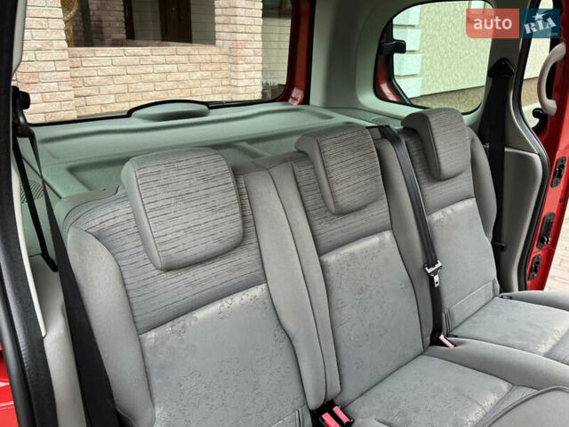 Красный Рено Кенгу, объемом двигателя 1.6 л и пробегом 219 тыс. км за 7350 $, фото 60 на Automoto.ua