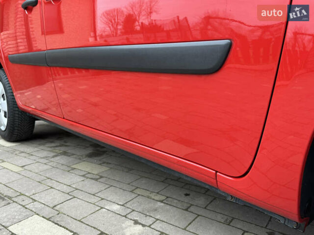 Красный Рено Кенгу, объемом двигателя 1.6 л и пробегом 219 тыс. км за 7350 $, фото 36 на Automoto.ua