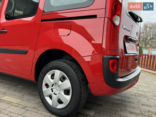 Красный Рено Кенгу, объемом двигателя 1.6 л и пробегом 219 тыс. км за 7350 $, фото 33 на Automoto.ua