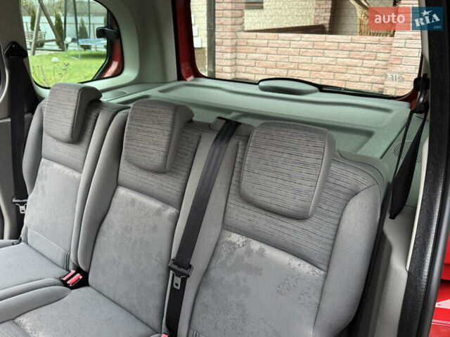 Красный Рено Кенгу, объемом двигателя 1.6 л и пробегом 219 тыс. км за 7350 $, фото 64 на Automoto.ua