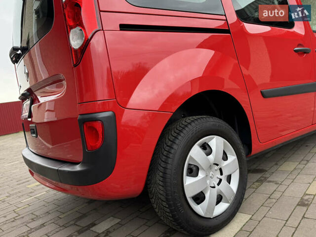 Красный Рено Кенгу, объемом двигателя 1.6 л и пробегом 219 тыс. км за 7350 $, фото 32 на Automoto.ua