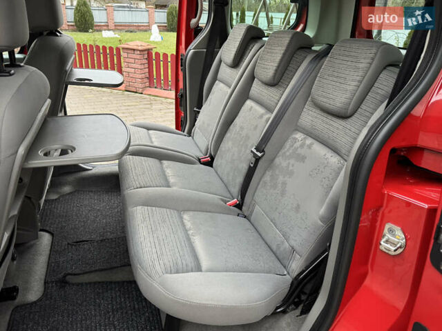 Красный Рено Кенгу, объемом двигателя 1.6 л и пробегом 219 тыс. км за 7350 $, фото 62 на Automoto.ua