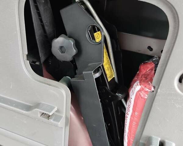 Красный Рено Кенгу, объемом двигателя 1.5 л и пробегом 195 тыс. км за 7300 $, фото 43 на Automoto.ua