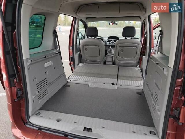 Красный Рено Кенгу, объемом двигателя 1.5 л и пробегом 195 тыс. км за 7300 $, фото 40 на Automoto.ua