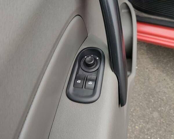 Красный Рено Кенгу, объемом двигателя 1.5 л и пробегом 240 тыс. км за 7150 $, фото 12 на Automoto.ua