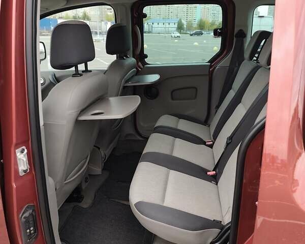 Красный Рено Кенгу, объемом двигателя 1.5 л и пробегом 195 тыс. км за 7300 $, фото 35 на Automoto.ua