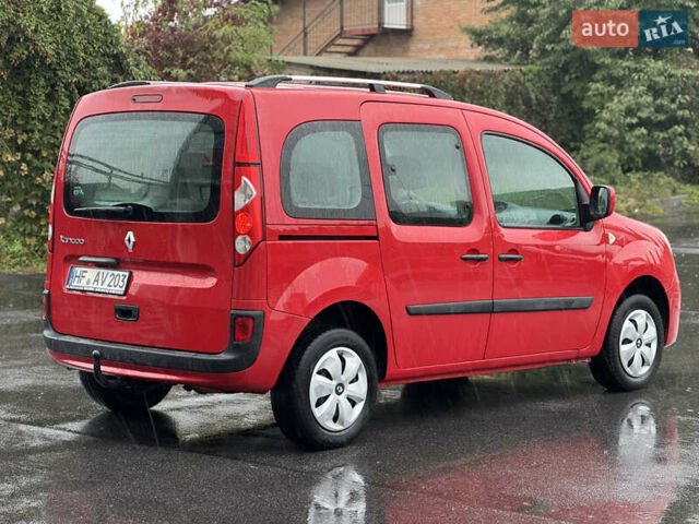 Красный Рено Кенгу, объемом двигателя 1.6 л и пробегом 200 тыс. км за 7799 $, фото 11 на Automoto.ua