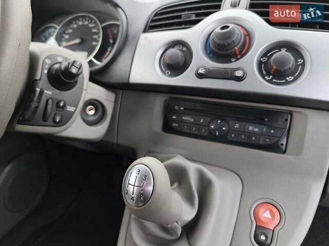 Красный Рено Кенгу, объемом двигателя 1.5 л и пробегом 195 тыс. км за 7300 $, фото 52 на Automoto.ua