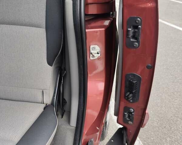 Красный Рено Кенгу, объемом двигателя 1.5 л и пробегом 195 тыс. км за 7300 $, фото 31 на Automoto.ua